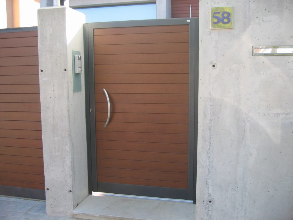 Puerta de aluminio para la entrada del jardín