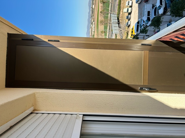 armario trastero de balcón en color bronce